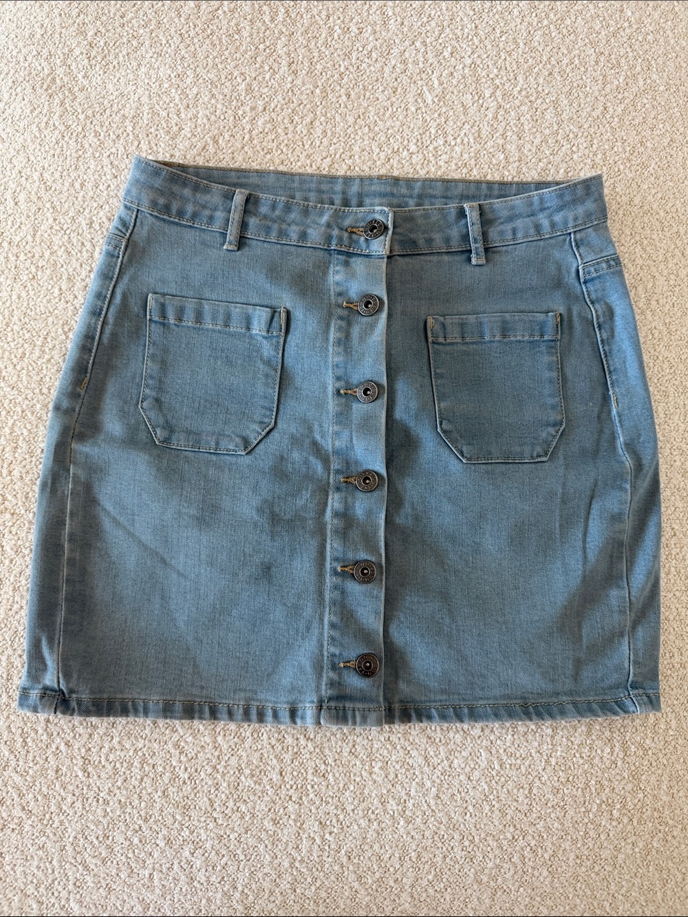 Guess Classic Button-Front Denim Skirt in Light Blue - size M